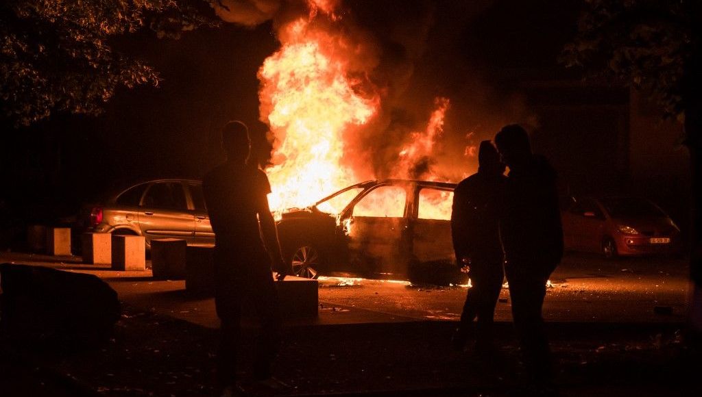 Attentat contre des policiers de la BAC : trois agents blessés à Paris dans une agression perpétrée par deux individus en fuite